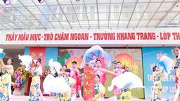 Trường THCS Phan Chu Trinh chào mừng ngày Nhà giáo Việt Nam