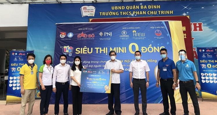 “Siêu thị mini 0 đồng” hỗ trợ người lao động tại quận Ba Đình