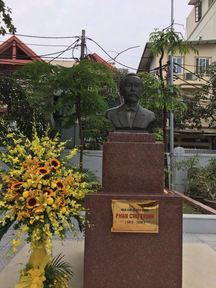 Tượng đài cụ Phan Chu Trinh