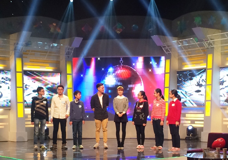 Tham gia chương trình “Caro và Chấm bi” của VTV6