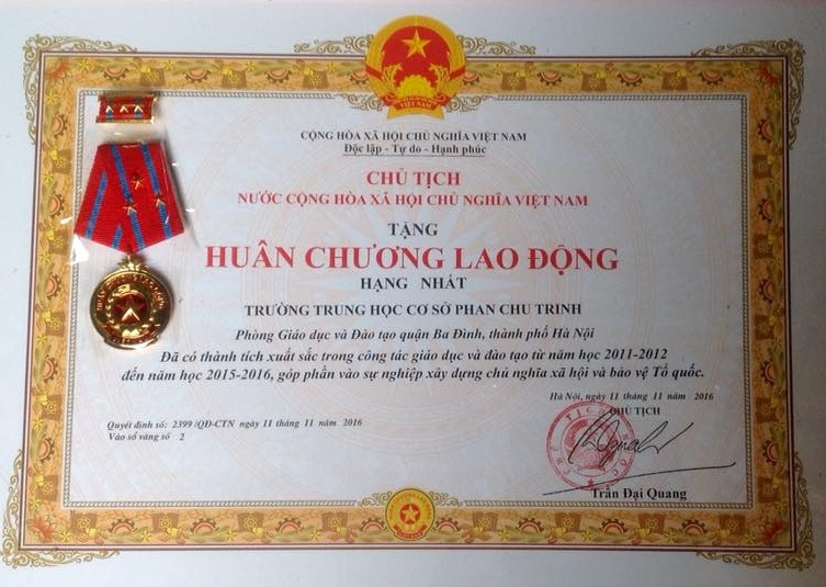 Đón nhận Huân chương Lao động hạng Nhất