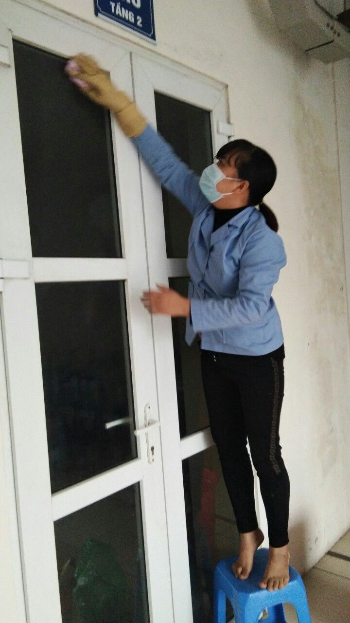 Thực hiện kế hoạch khử khuẩn, tổng vệ sinh lần 2 tại trường