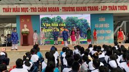 Buổi ngoại khóa giáo dục nếp sống văn minh, thanh lịch cho học sinh Thủ đô của trường THCS Phan Chu Trinh