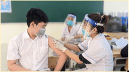 Trường THCS Phan Chu Trinh phối hợp thực hiện tiêm phòng Covid-19 cho học sinh lớp 9 năm học 2021-2022