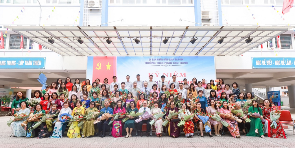 Trường THCS Phan Chu Trinh tổ chức Lễ kỉ niệm 40 năm ngày Nhà giáo Việt Nam 20/11 (20/11/1982 – 20/11/2022)