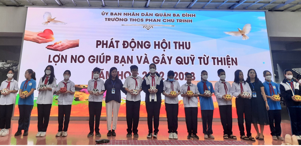 Phát động Hội thu lợn no giúp bạn và gây quỹ từ thiện năm học 2022 – 2023