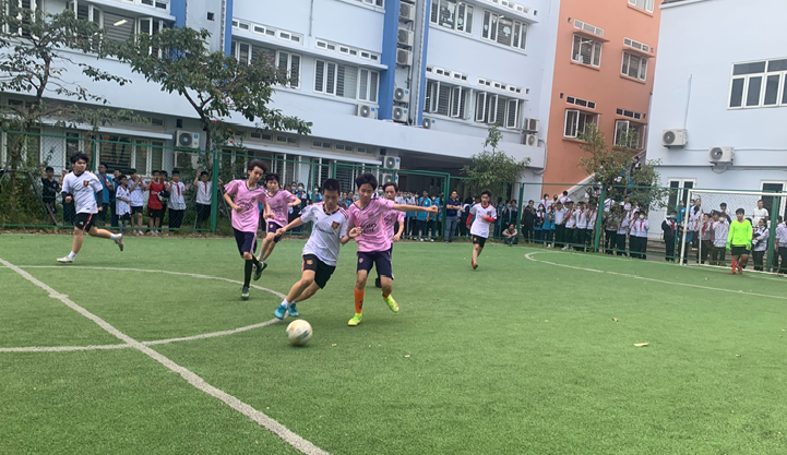 Chung kết giải bóng đá mini khối 8 cấp trường chào mừng Ngày Nhà giáo Việt Nam