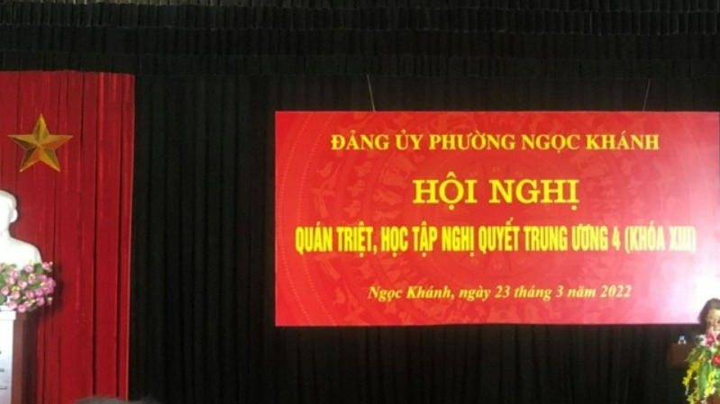Chi bộ Trường THCS Phan Chu Trinh tham dự Hội nghị quán triệt, học tập Nghị quyết Trung Ương 4 (Khóa XIII)