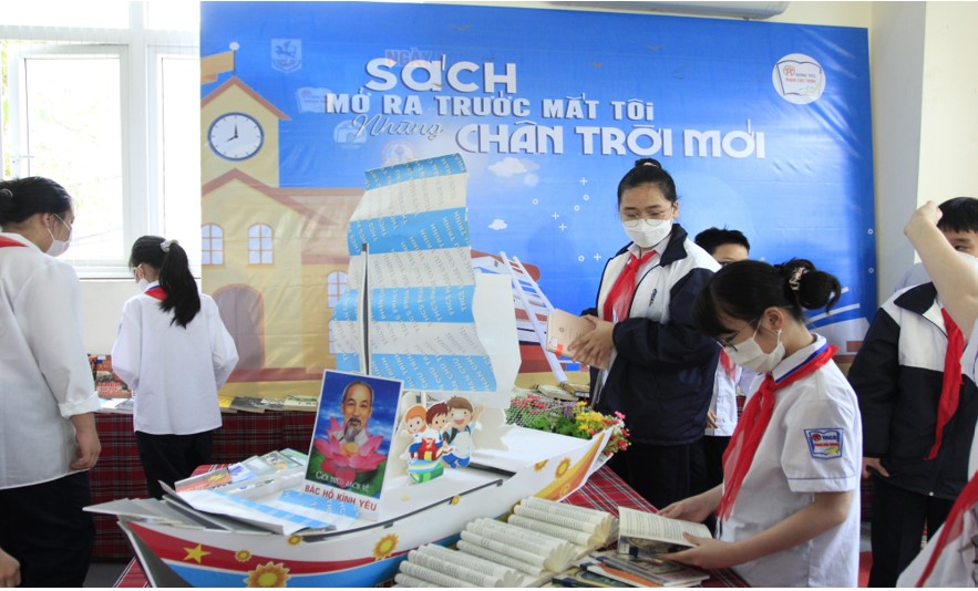 Trường THCS Phan Chu Trinh tích cực hưởng ứng Ngày hội sách và Văn hóa đọc Việt Nam năm 2022
