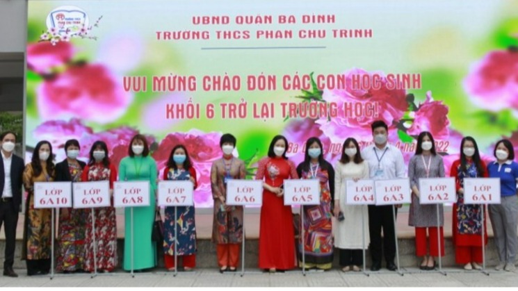 Trường THCS Phan Chu Trinh ngày đầu đón học sinh lớp 6 trở lại học trực tiếp