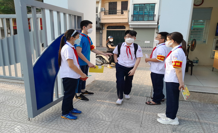 Trường THCS Phan Chu Trinh đẩy mạnh công tác tuyên truyền, giáo dục Luật Giao thông đường bộ, tích cực hưởng ứng “ Tháng An toàn giao thông Quốc gia”.