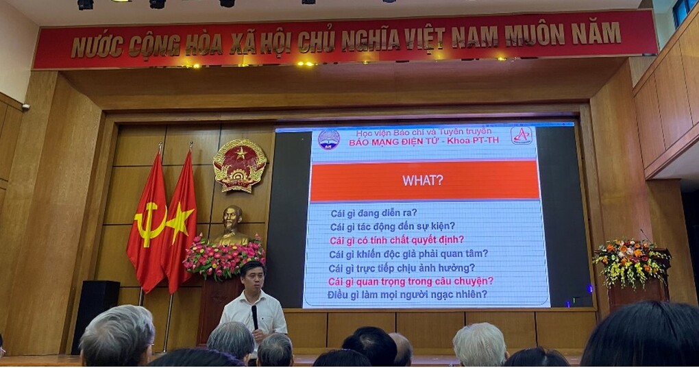 Chi đoàn trường THCS Phan Chu Trinh tham gia lớp tập huấn kỹ năng, nghiệp vụ viết tin bài cho Cổng thông tin điện tử