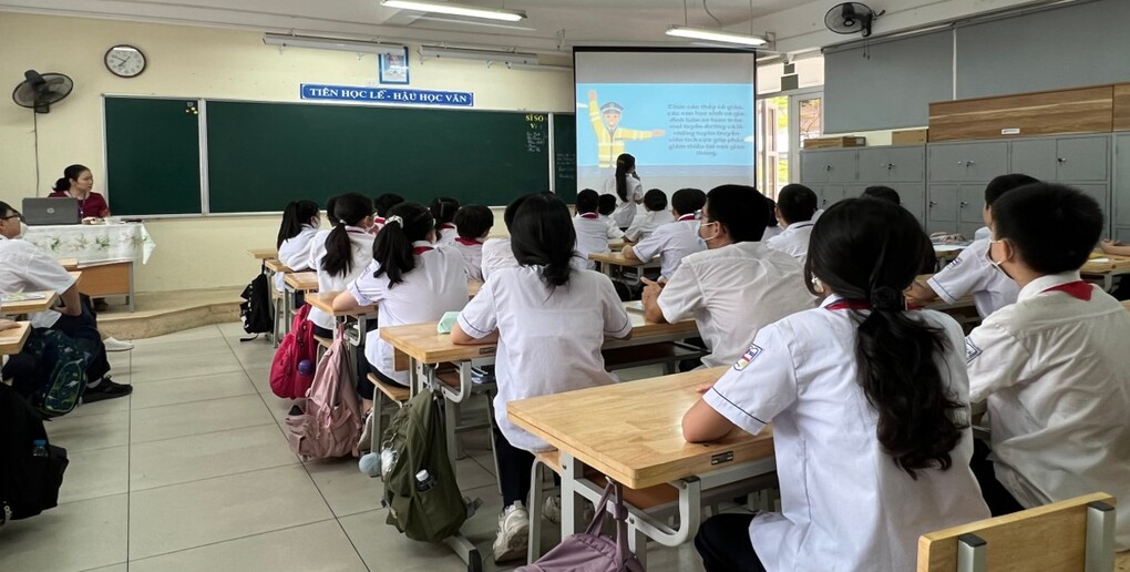 Trường THCS Phan Chu Trinh tổ chức phát động “ Tháng An toàn giao thông Quốc gia” năm 2022