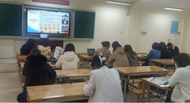 Giáo viên trường THCS Phan Chu Trinh tham gia tập huấn sách giáo khoa lớp 8 theo chương trình giáo dục phổ thông mới