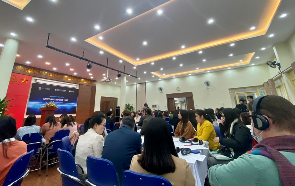 Giáo viên trường THCS Phan Chu Trinh tham dự hội thảo về “An toàn trường học”