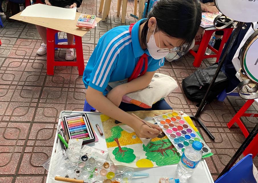 Học sinh trường THCS Phan Chu Trinh tham gia cuộc thi vẽ tranh hưởng ứng “Ngày sách và Văn hoá đọc”