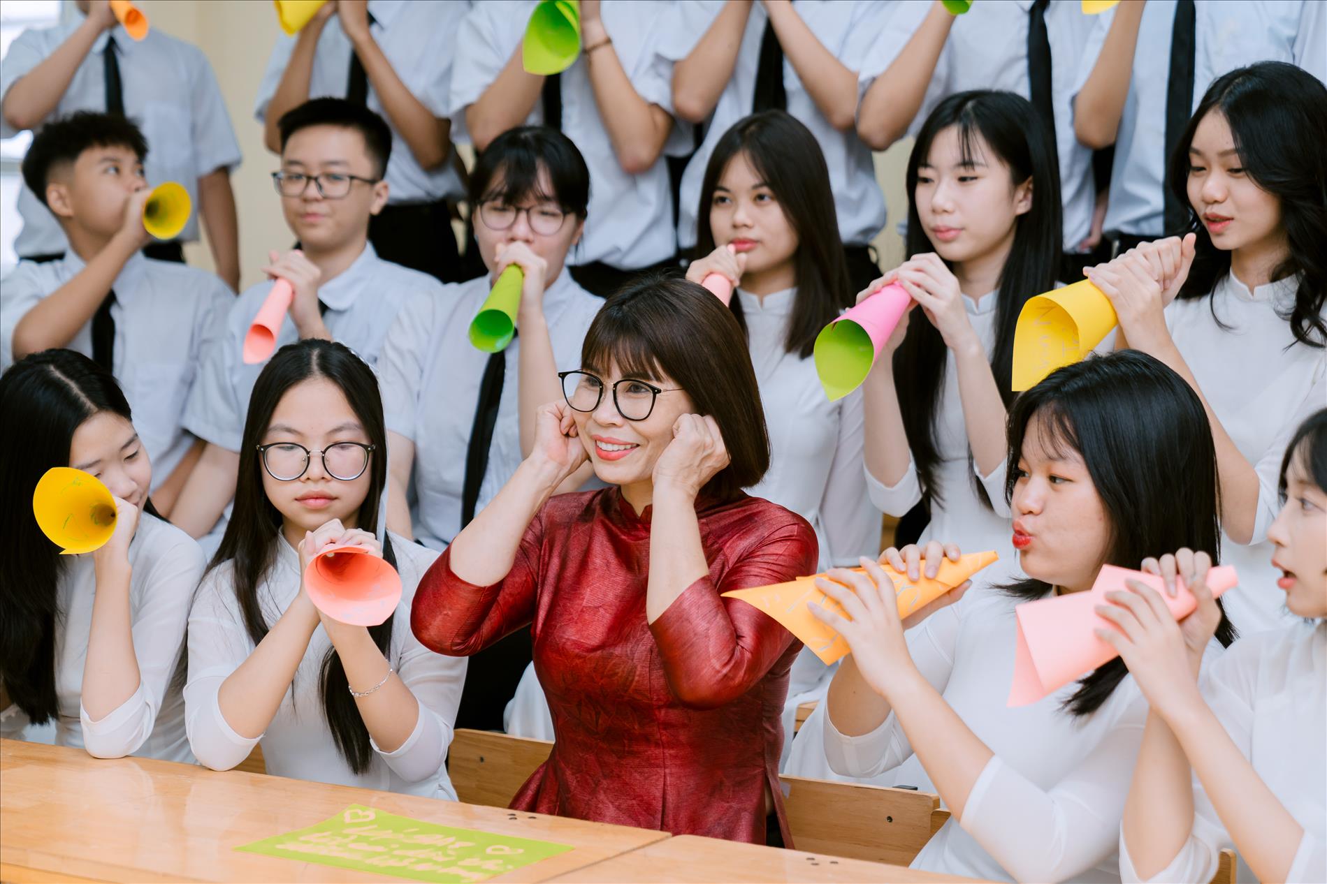 Cuộc thi ảnh "Thầy cô trong trái tim em": Lớp 9A8- Người gieo mầm ước mơ