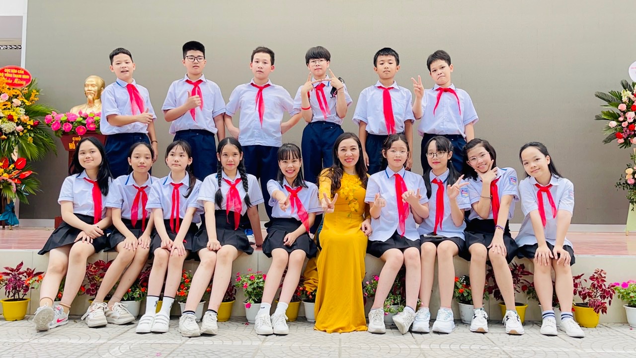 Cuộc thi ảnh "Thầy cô trong trái tim em": Lớp 8A7- Cùng quyết tâm nào!