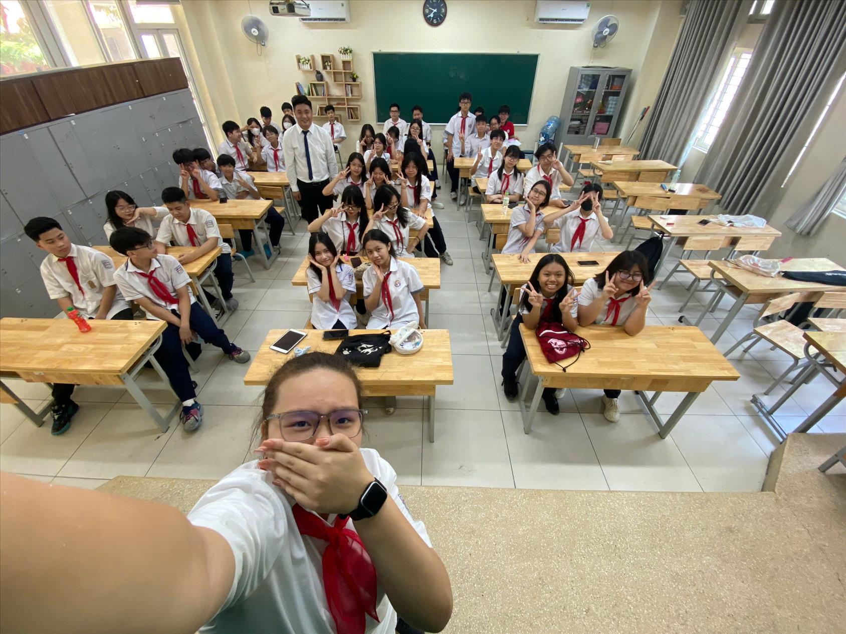 Cuộc thi ảnh "Thầy cô trong trái tim em": Lớp 9A3- Chúng em vui học tập