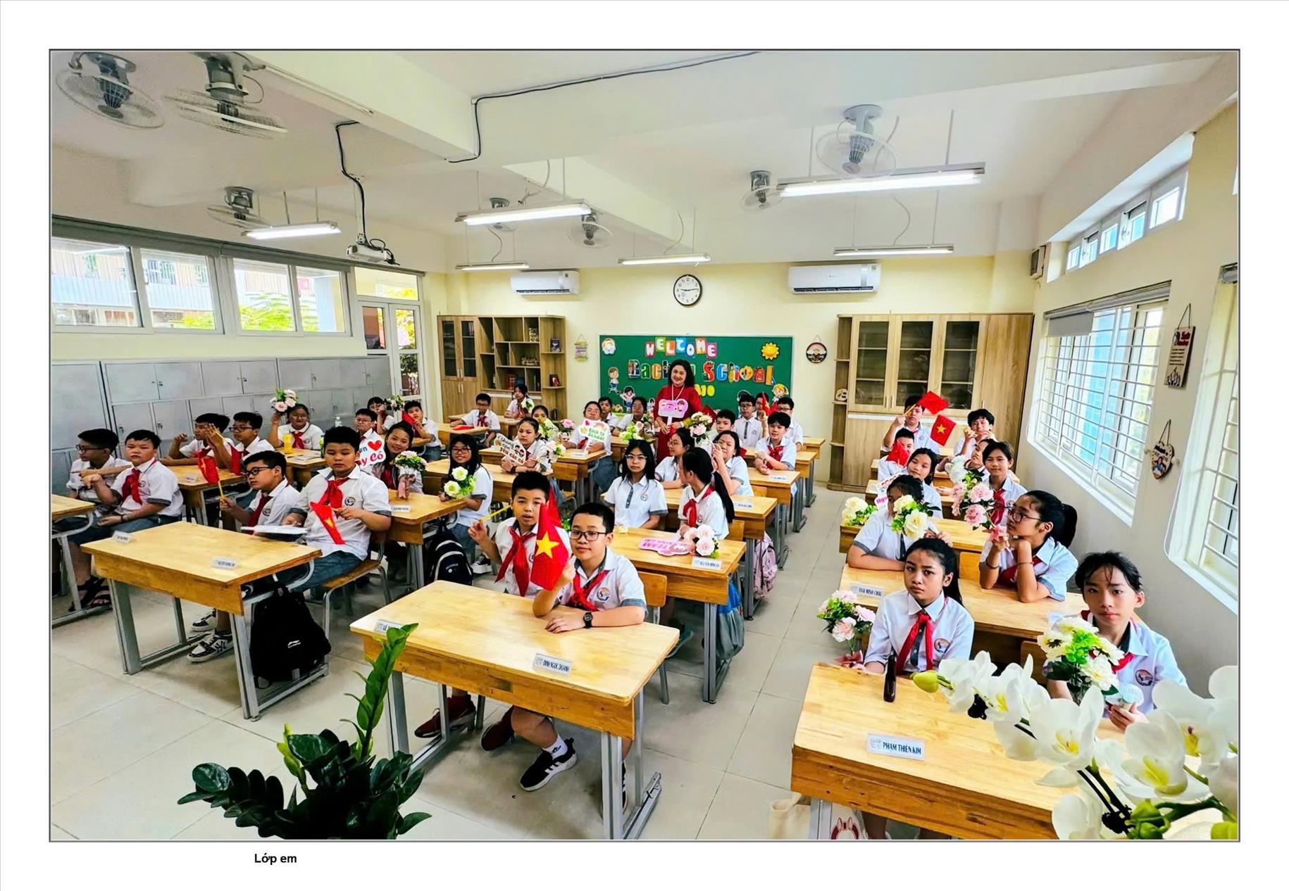 Cuộc thi ảnh "Thầy cô trong trái tim em": Lớp 6A10- Tựu trường, rực rỡ yêu thương