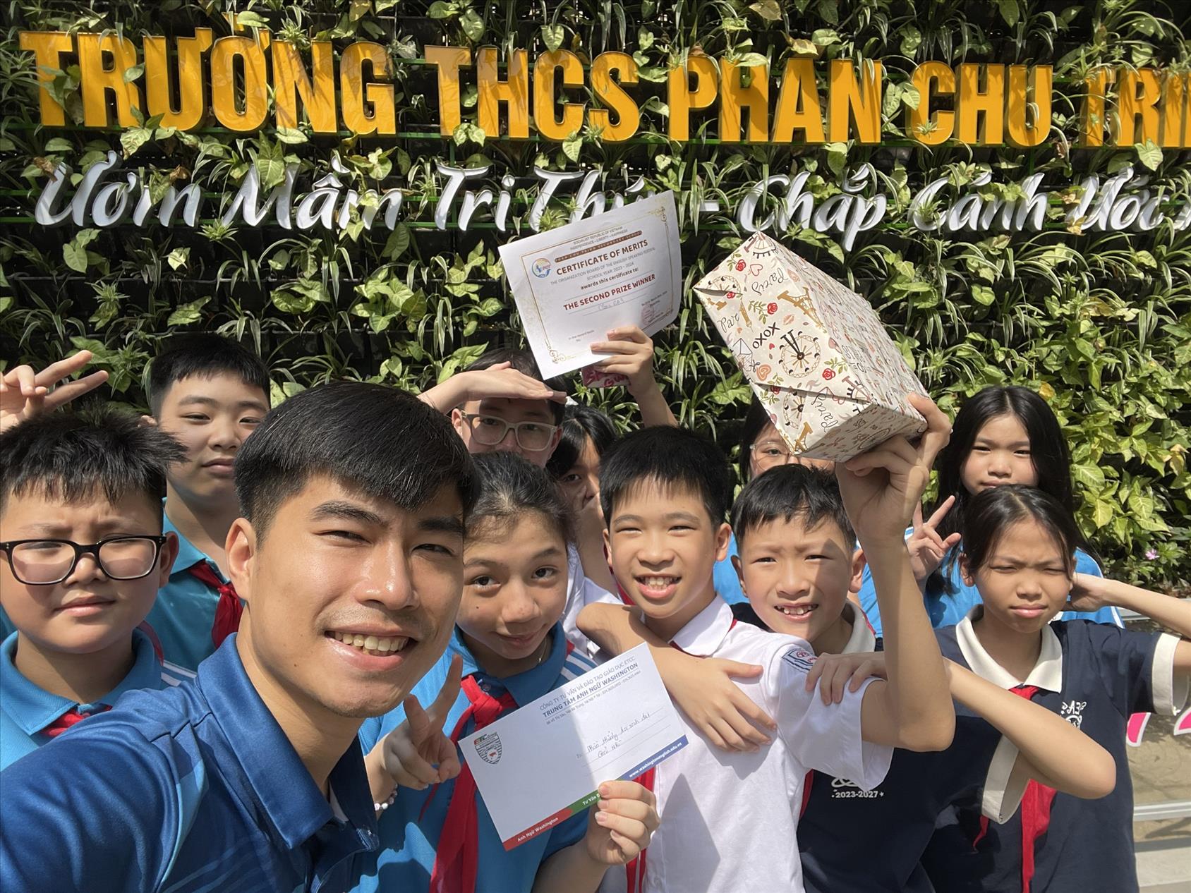 Cuộc thi ảnh "Thầy cô trong trái tim em": Lớp 7A3- Học hết mình, chơi hết sức