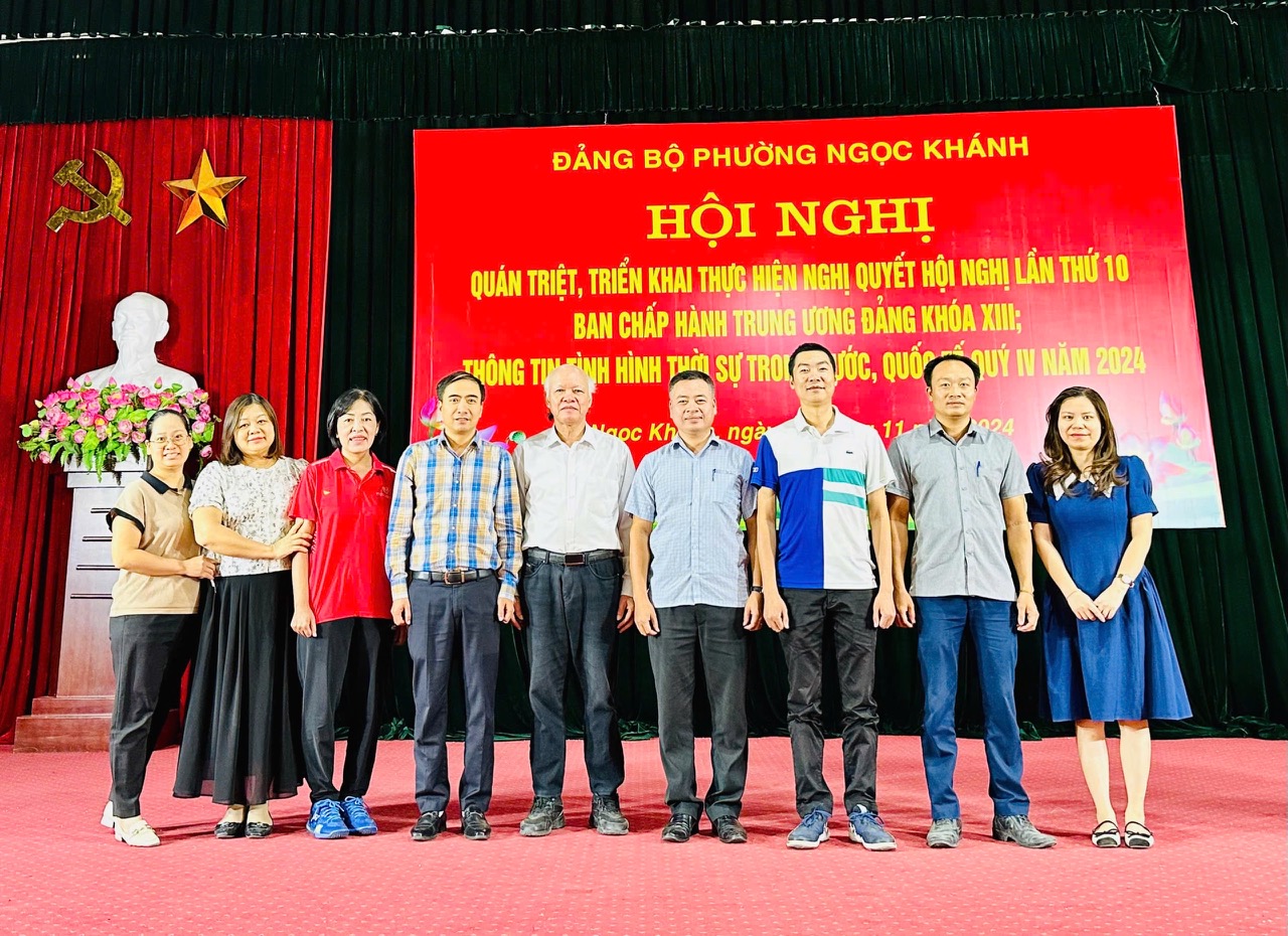 Chi bộ trường THCS Phan Chu Trinh tham dự Hội nghị của Đảng ủy phường Ngọc Khánh