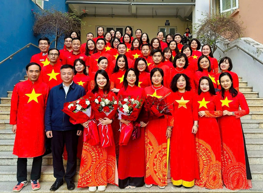 Lễ kết nạp Đảng viên mới thuộc Chi bộ trường THCS Phan Chu Trinh ngày 25/12/2024