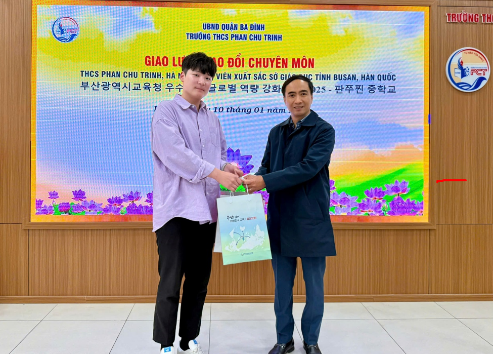 Tăng cường quan hệ hợp tác quốc tế về giáo dục: Giao lưu trao đổi chuyên môn giữa trường THCS Phan Chu Trinh và đoàn giáo viên xuất sắc đến từ Hàn Quốc