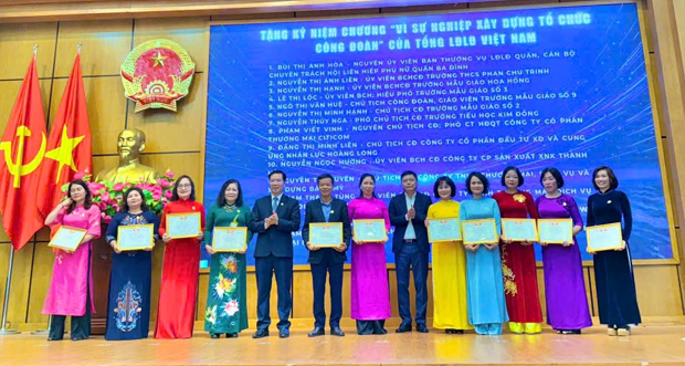 Kỷ niệm chương vì sự nghiệp xây dựng tổ chức công đoàn – ghi nhận xứng đáng cho những cống hiến không ngừng nghỉ