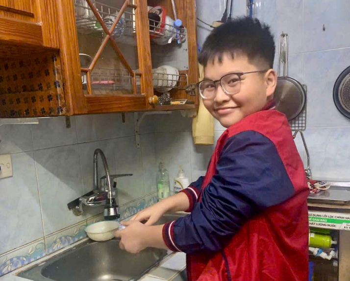 Tích cực giúp gia đình dọn dẹp, trang trí nhà đón Tết: Ở trường là trò giỏi, về nhà là con ngoan