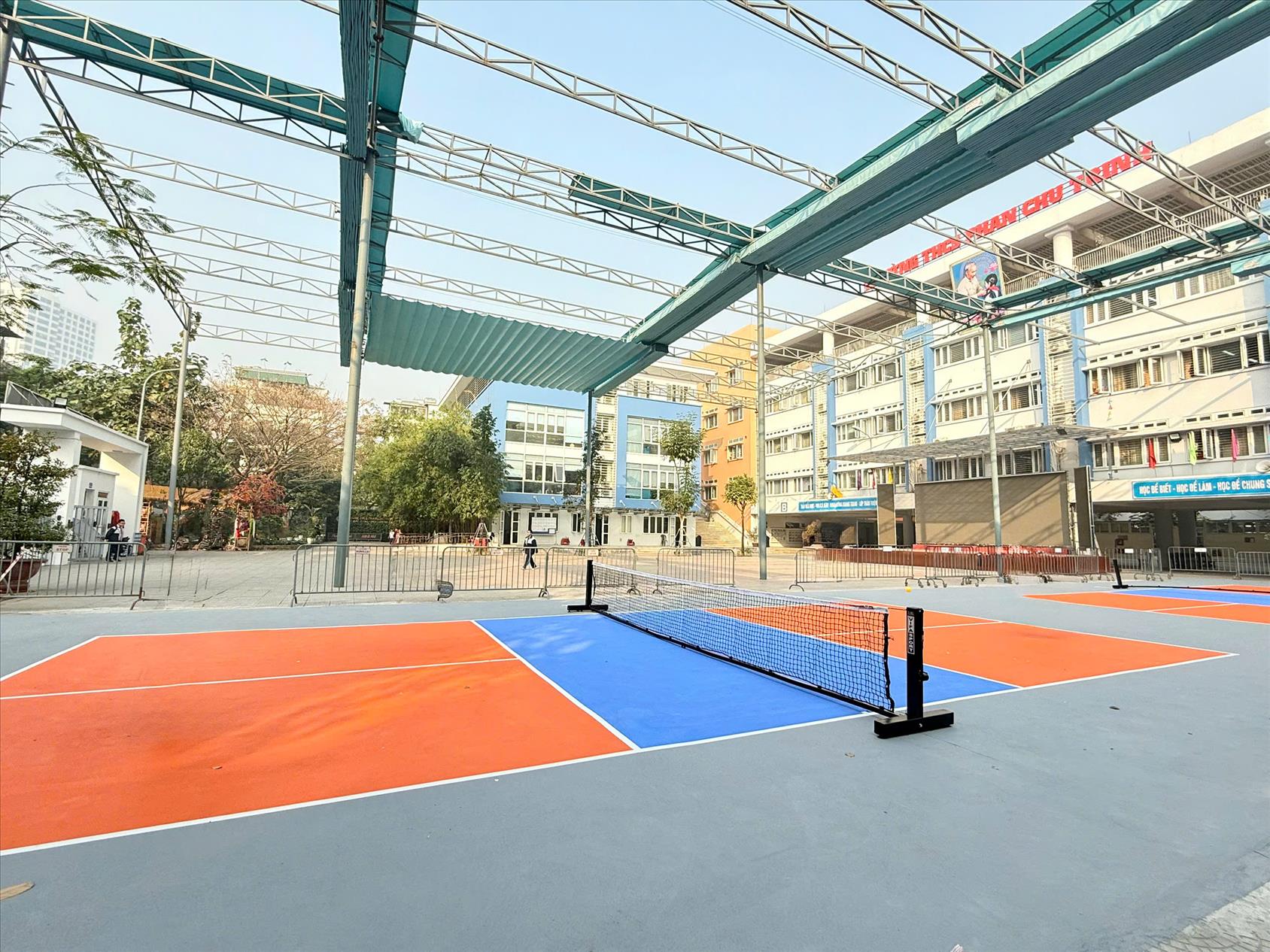 Hào hứng phong trào thể dục thể thao với bộ môn Pickleball- Lan tỏa tinh thần thể thao trong đội ngũ giáo viên