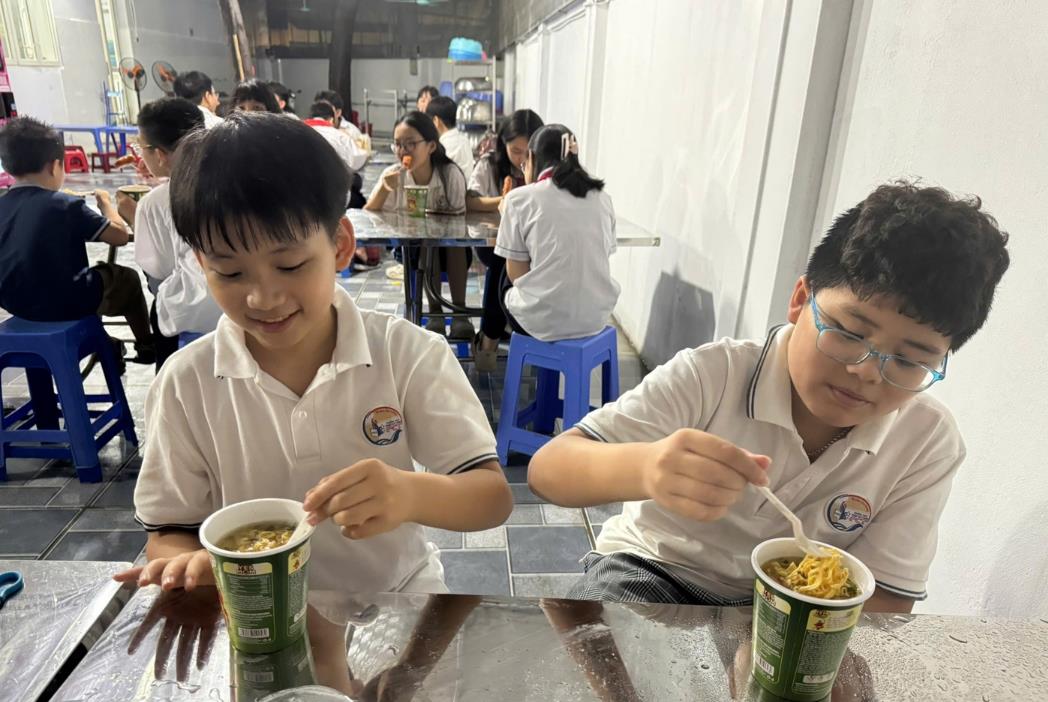 Chủ động, linh hoạt: Trường THCS Phan Chu Trinh chung tay bảo đảm an toàn cho học sinh trong bão số 10