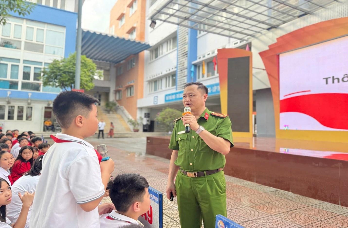 Học sinh THCS Phan Chu Trinh: Sống văn minh, lướt an toàn – Trở thành công dân số có trách nhiệm