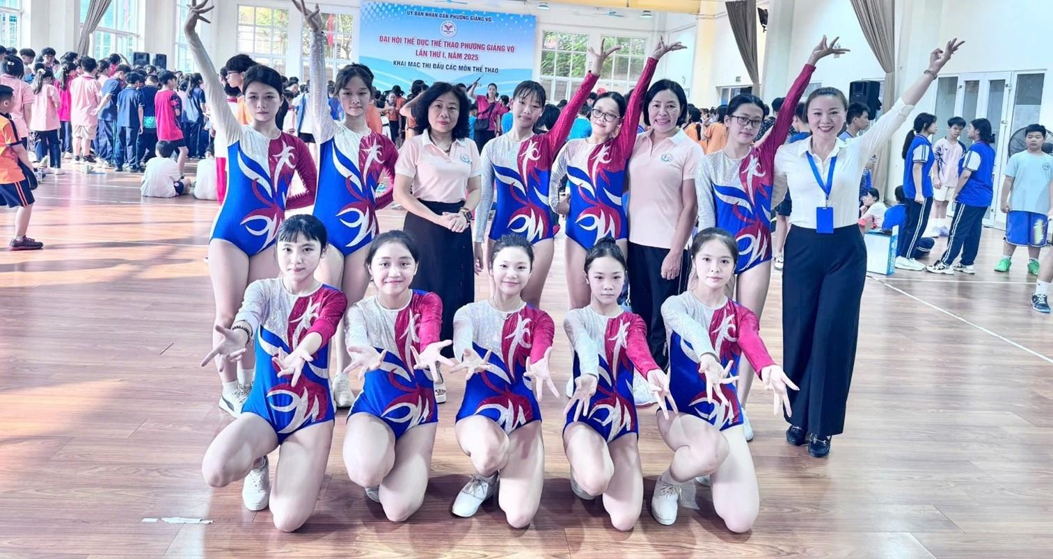 Tự tin, năng động, toả sáng cùng tinh thần thể thao học đường: Đội aerobic trường thcs phan chu trinh tại lễ khai mạc hội thao phường Giảng Võ lần thứ I – năm 2025