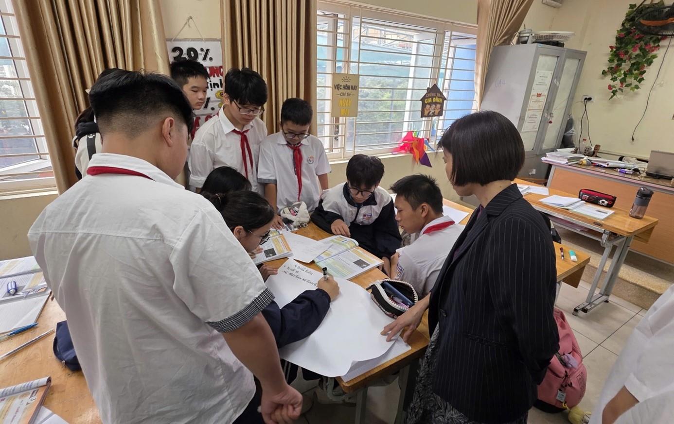 Lịch sử "Sống lại": Tiết chuyên đề Chiến tranh lạnh – Đưa học sinh thành nhà sử học nhí!