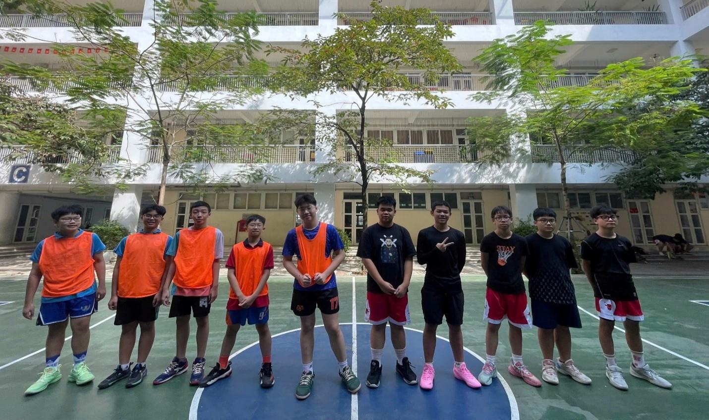 Trận tranh Hạng Ba Giải bóng rổ Trường THCS Phan Chu Trinh: 8A8 lập công, giành Huy chương Đồng