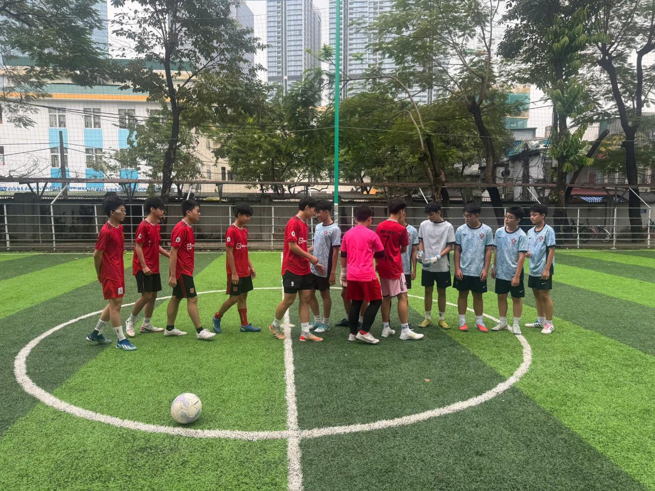 Giải bóng đá khối 9 – Trận cầu kịch tính giữa 9A5 và 9A10