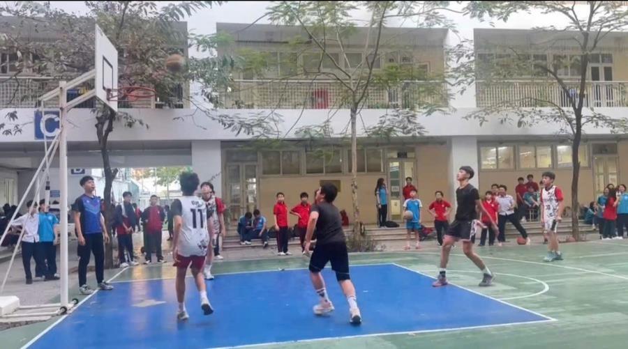 ​Giải bóng rổ lớp 9 – Trận đấu áp đảo giữa 9A4 và 9A2