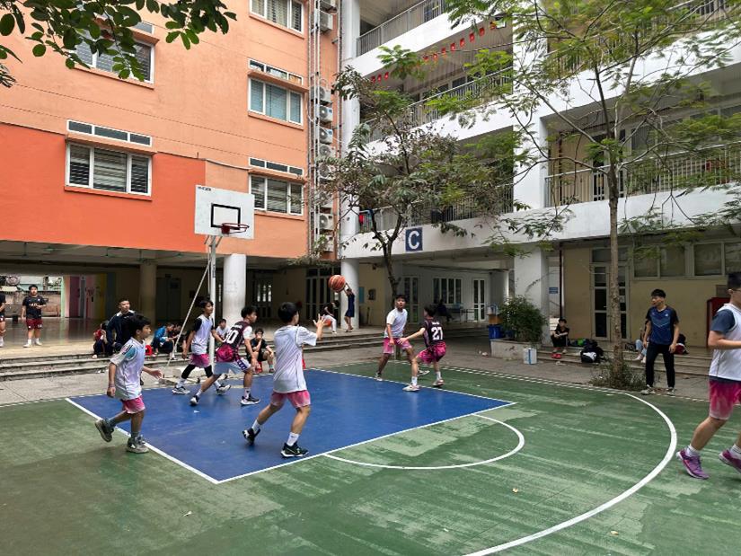 Giải bóng rổ lớp 9 – Trận bán kết bùng nổ giữa 9A7 và 9A10