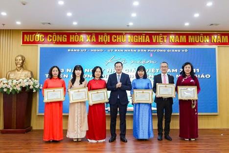 ​Trường THCS Phan Chu Trinh vinh dự nhận danh hiệu Tập thể Lao động xuất sắc năm học 2024-2025