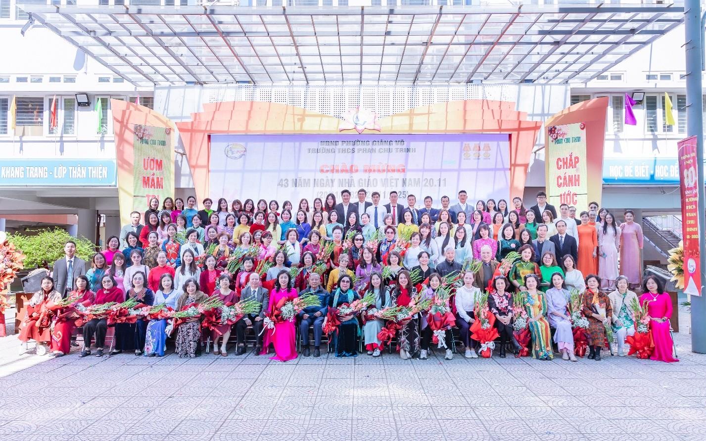 ​Ấm áp Lễ Tri ân cựu giáo chức tại THCS Phan Chu Trinh