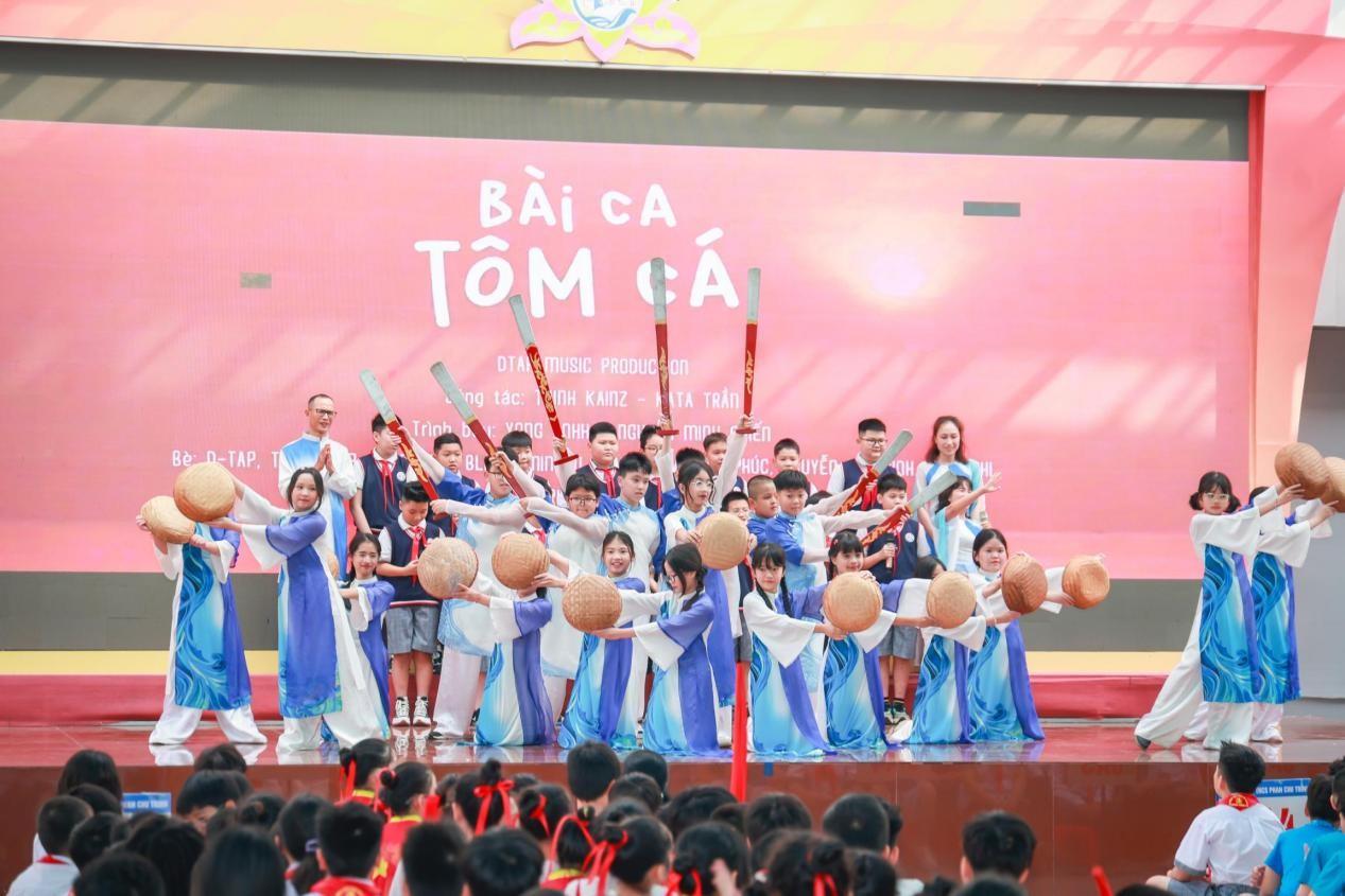 ​  Rực rỡ sắc màu tri ân – Hội thi văn nghệ Trường THCS Phan Chu Trinh