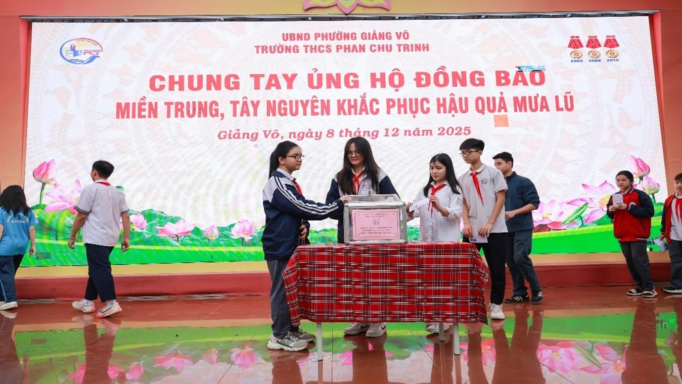 Học sinh trường THCS Phan Chu Trinh với tinh thần tương thân tương ái