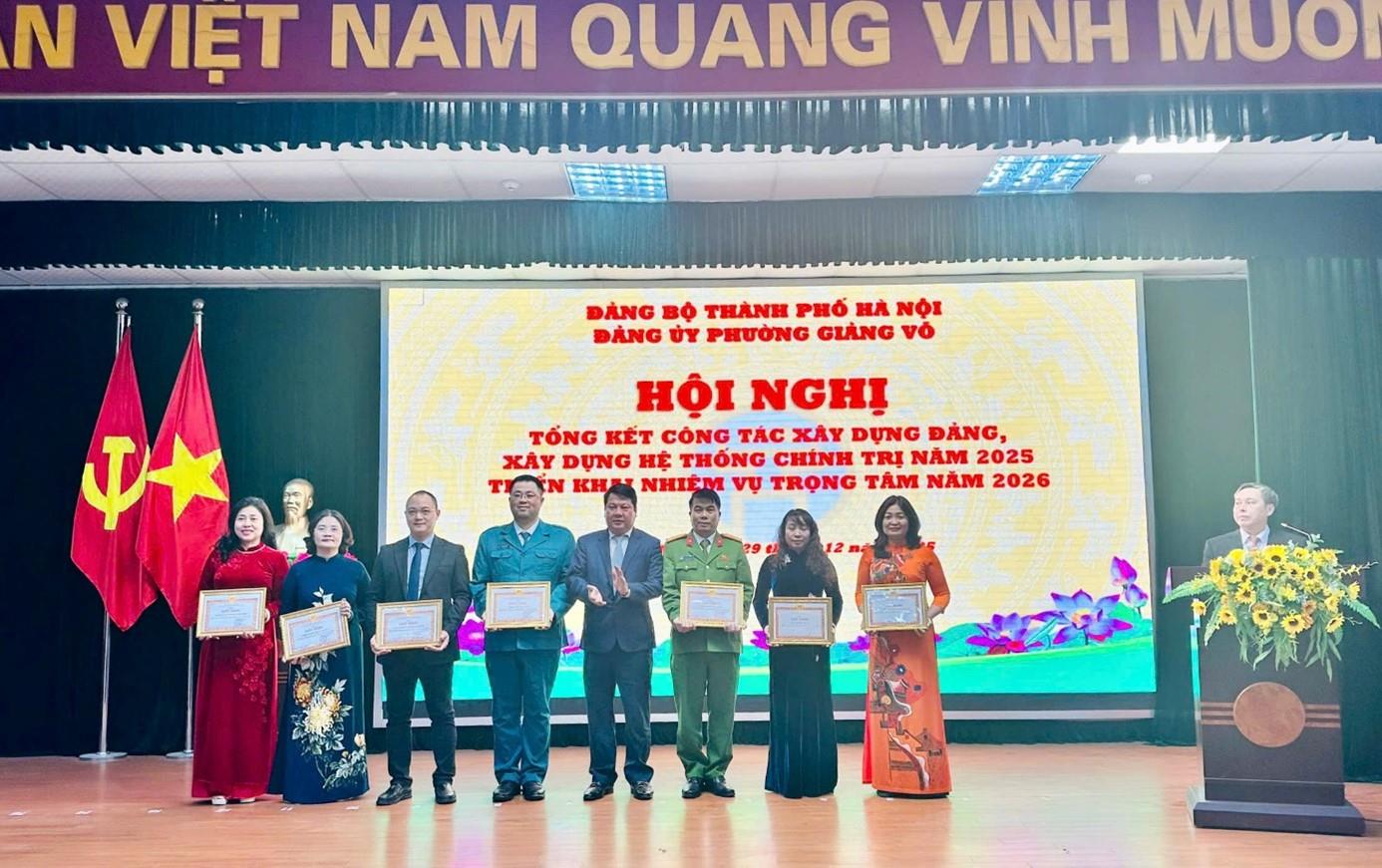 Chi bộ THCS Phan Chu Trinh: Dấu ấn nổi bật trong công tác xây dựng Đảng năm 2025