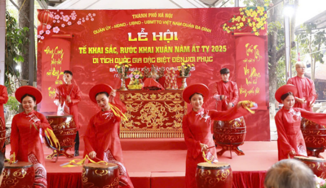 Lễ hội “Tế khai sắc, rước khai xuân” tại đền Voi Phục, phường Ngọc Khánh