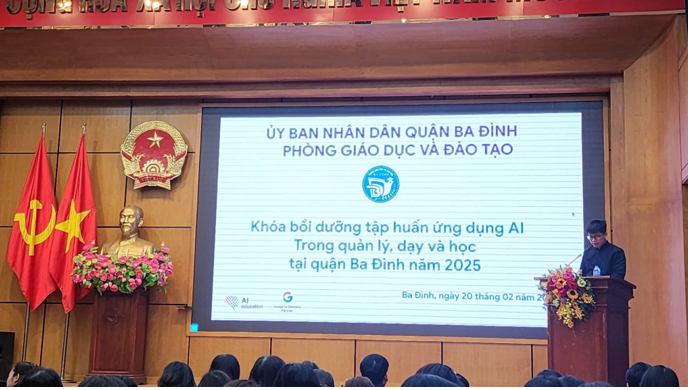 Giáo viên trường THCS Phan Chu Trinh tham gia khoá tập huấn ứng dụng AI