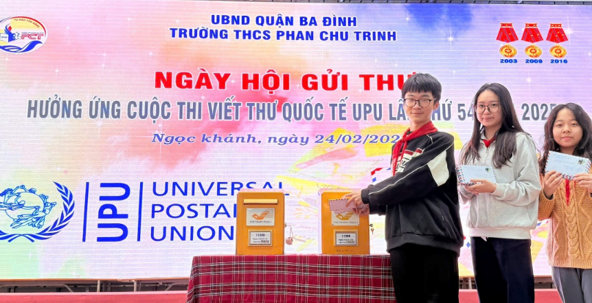 Học sinh trường Phan hào hứng tham gia viết thư Quốc tế UPU lần thứ 54