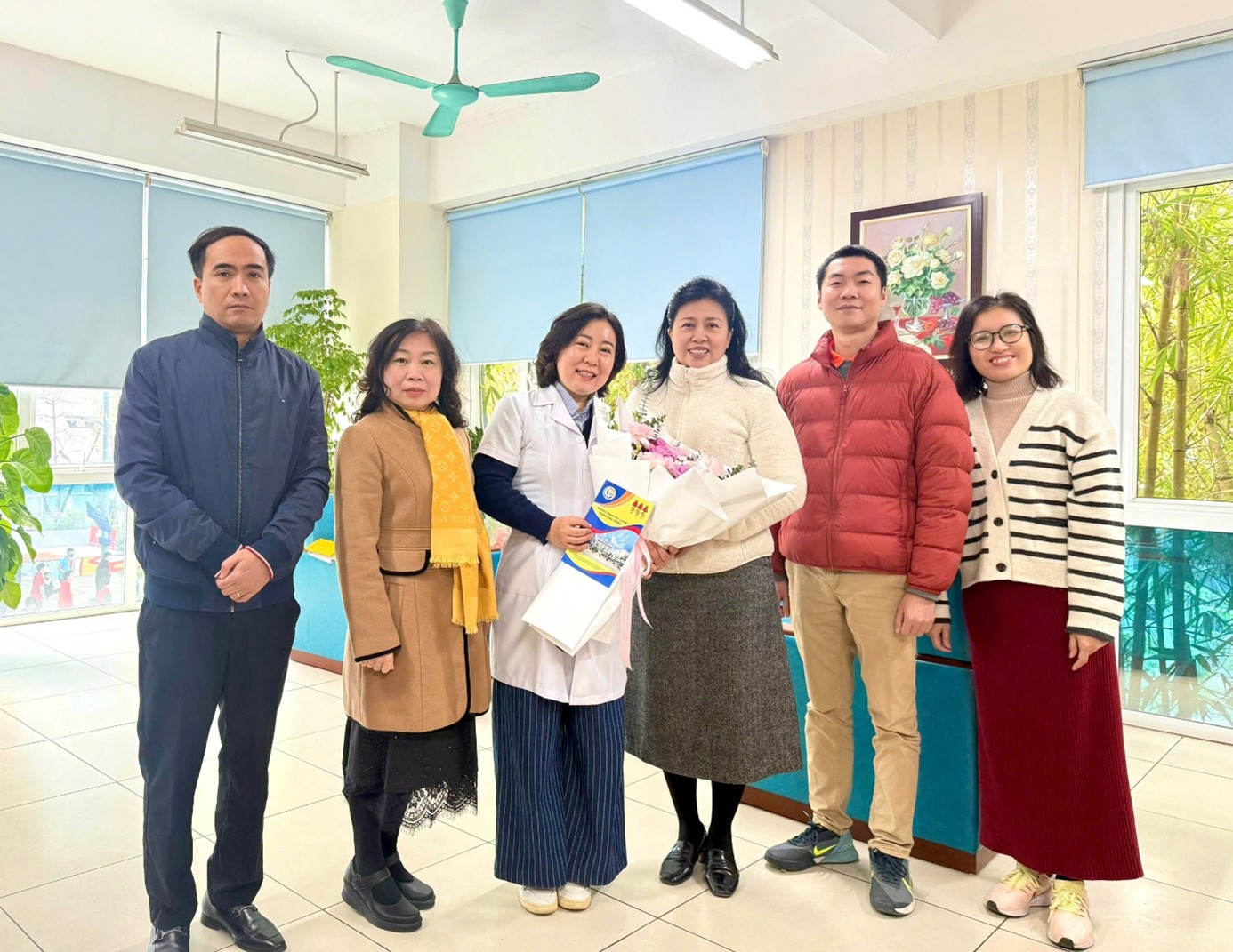 Tri ân nhân viên y tế nhân Ngày Thầy thuốc Việt Nam 27/2 tại trường THCS Phan Chu Trinh