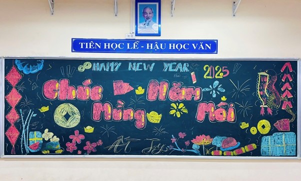 Học sinh trường Phan háo hức đi học ngày đầu xuân năm mới Ất Tỵ 2025