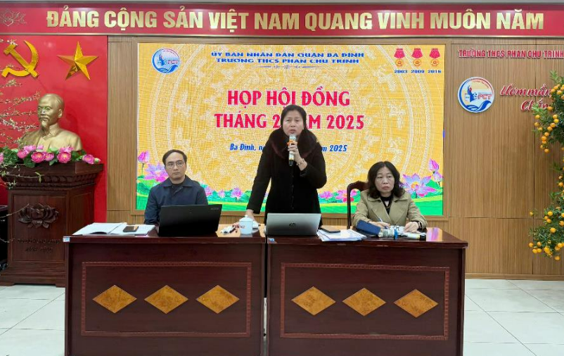 Trường THCS Phan Chu Trinh họp Hội đồng sư phạm tháng 2